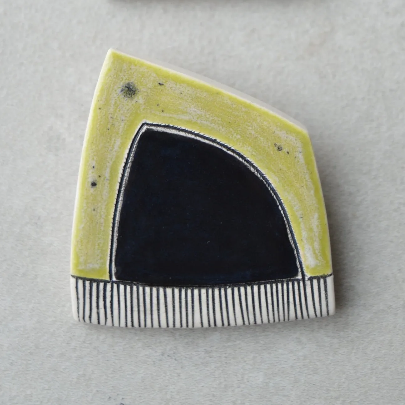 Ceramic brooch - Olive green